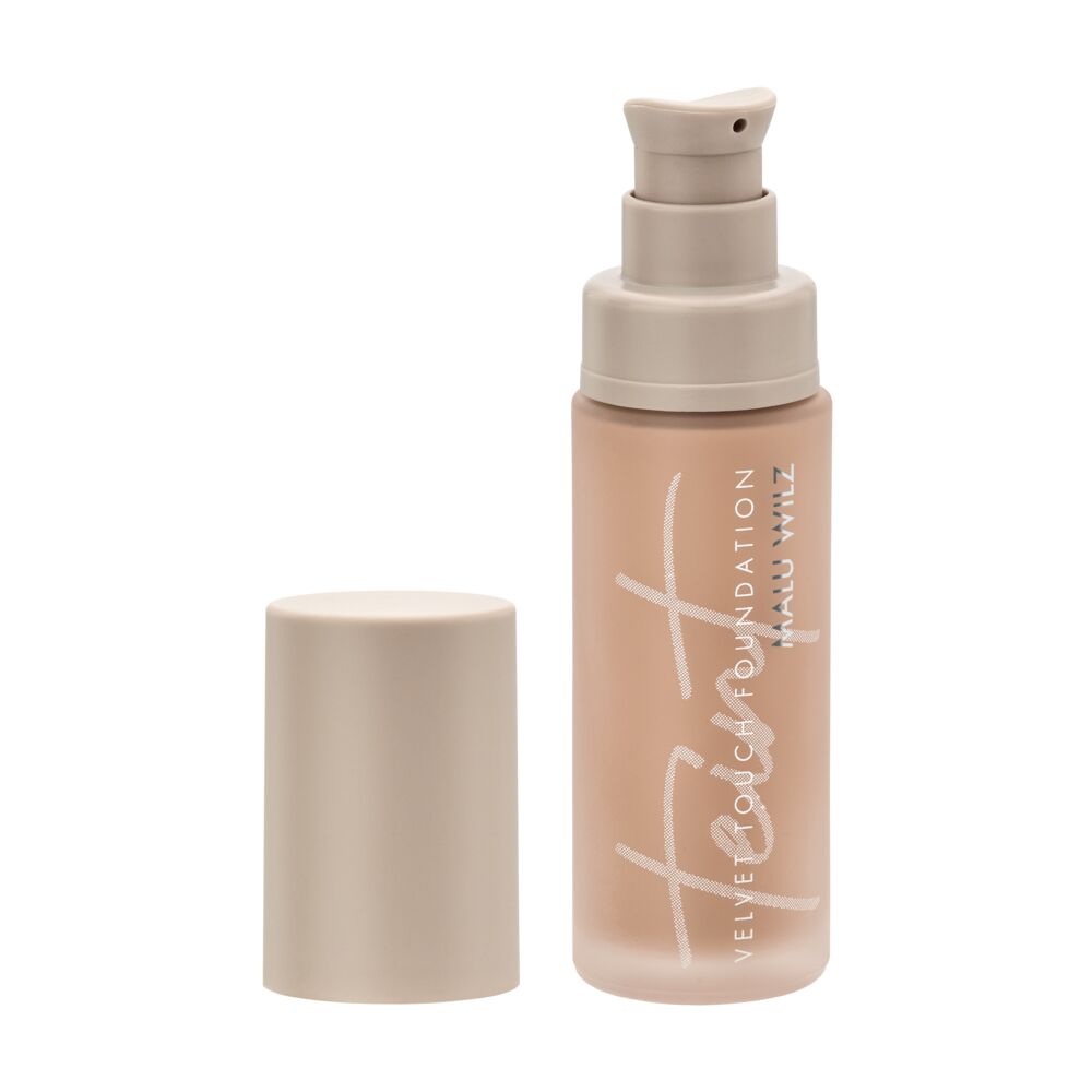 44521007-Velvet-Touch-Foundation-sand-true-dark-sand-open-Malu-Wilz Malu Wilz Velvet Touch Foundation nr 03 True Dark Sand 2025